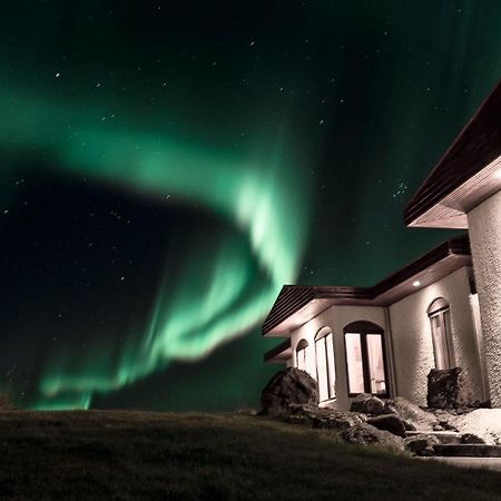 Alka - Cozy Room By The Sea With Private Hot Tub Njarthvik Exterior foto