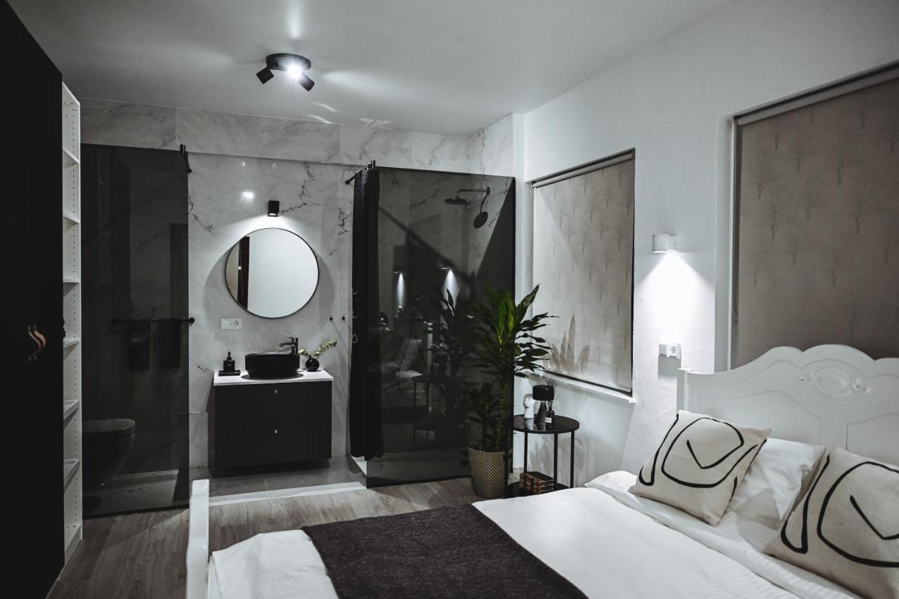 Alka - Cozy Room By The Sea With Private Hot Tub Njarthvik Exterior foto