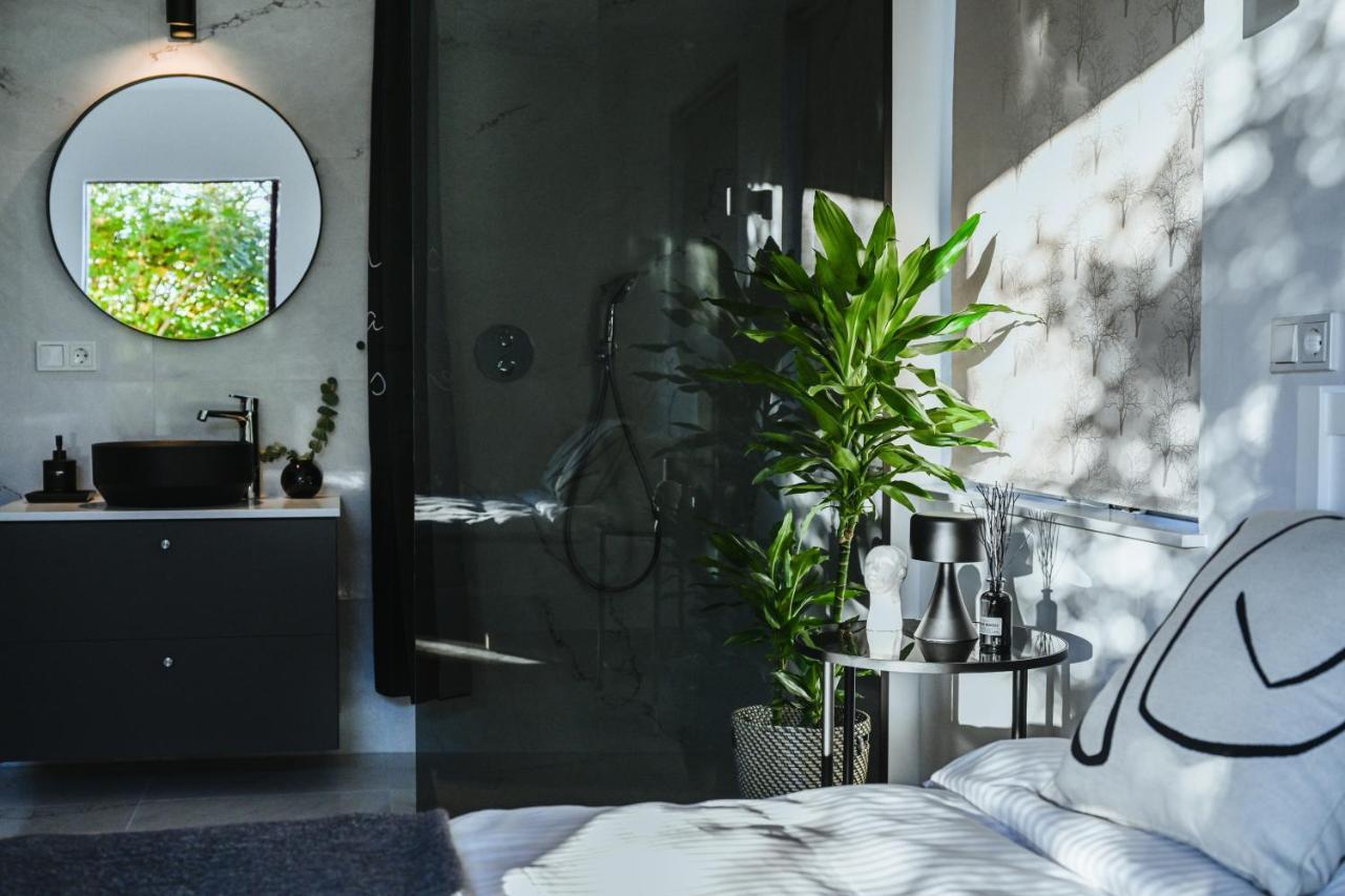 Alka - Cozy Room By The Sea With Private Hot Tub Njarthvik Exterior foto